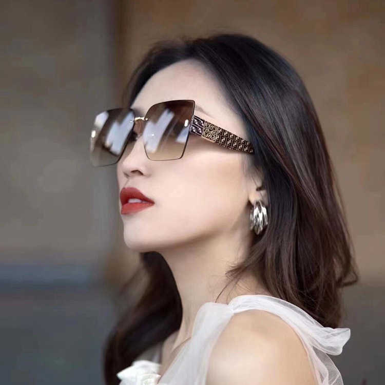 

Frames 2022. Tiktok polygon fashion Lady Metal frameless UV resistant sunglasses.