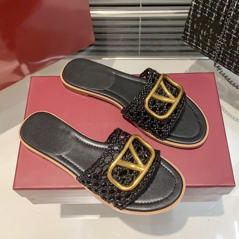 

2023 Women's Coach Brand Slippers Fashion Beach Slippers Designer Sandals Women's Black white Silver leather Flat High Quality Slippers Size 35-41