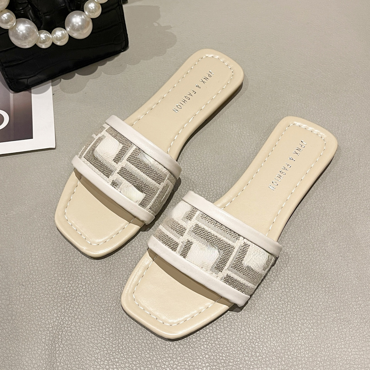

Women's Summer Outdoor Slippers Fashion Korean Style Letter Flip-Flops Flat Outdoor Sandals