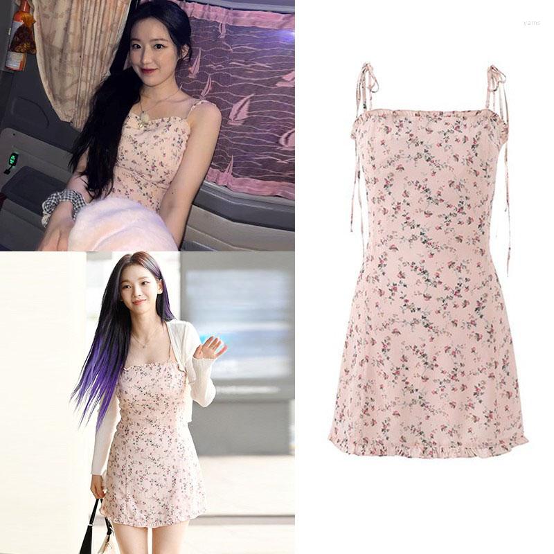 

Casual Dresses Kpop Gidle 2023 Summer Women High Street Elegant Sleeveless Floral Sling Dress Holiday Fashion Backless Strap Sexy Mini