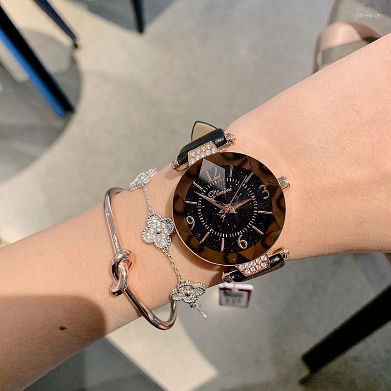 

Wristwatches Fashion Simple Quartz Women Watches Top Brand Casual Ladies Watch Woman Luxury Starry Sky Dial Clocks, Red