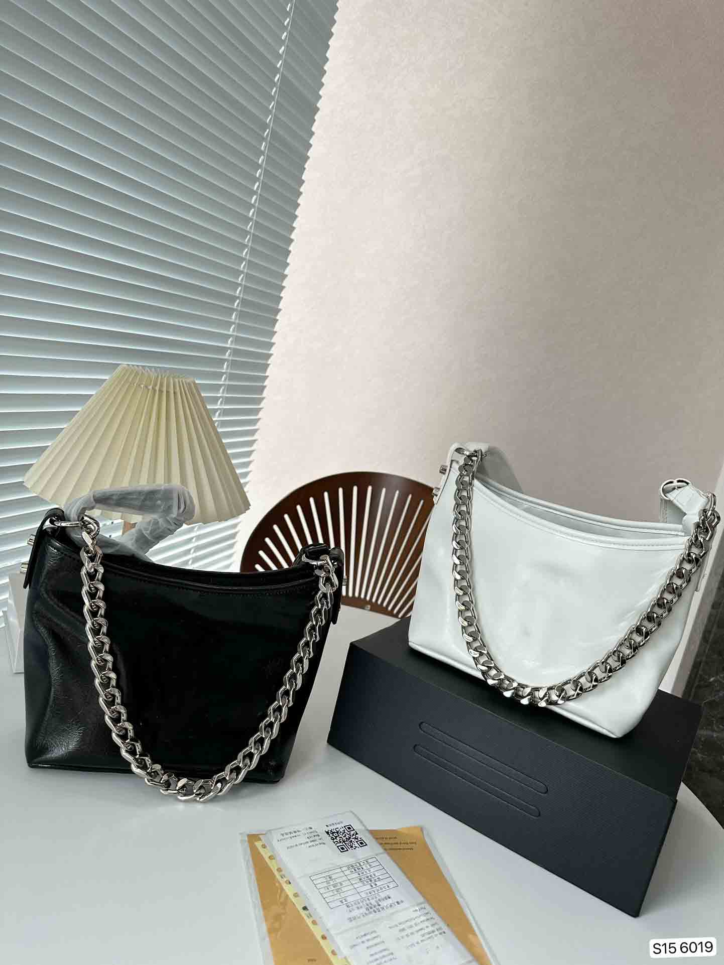 

2023 Chunky chain shoulder bags women's Designer bag leather Hasp flap Cute cross body brand fashion flaps, Black