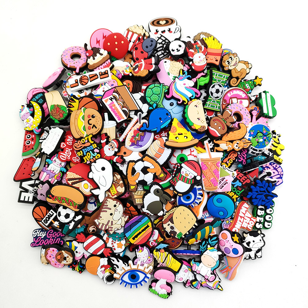 

Shoe Parts Accessories 20 500PCS jibz Wholesale Random Cartoon Animal Charms Decrations For Croc Buckle Kids X mas Gifts 230414