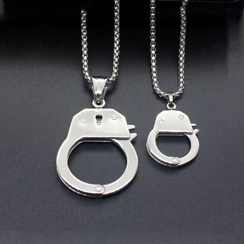 

Pendant Necklaces 2023 Stainless Steel Jewelry Necklace Handcuffs Pendants For Men Women Link Chain 2 Sizes 55cm