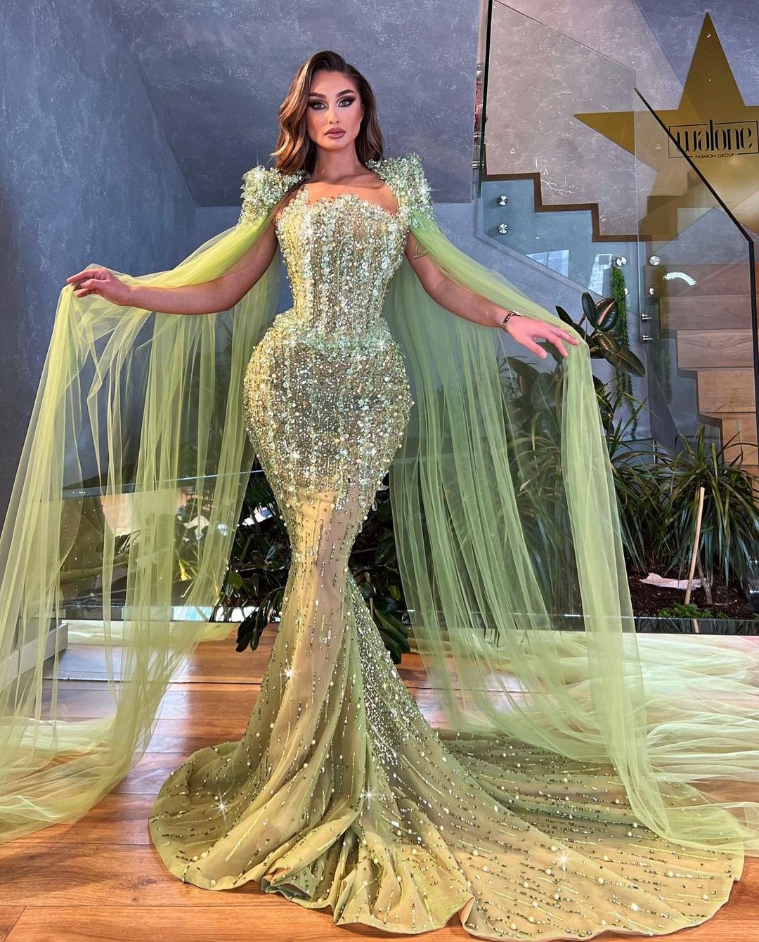 

Luxury Mermaid Evening Dresses Sleeveless Bateau Capes Appliques Sequins Floor Length 3D Lace Diamonds Beaded Prom Dress Formal Gown Plus Size Gowns Party Dress, Royal blue