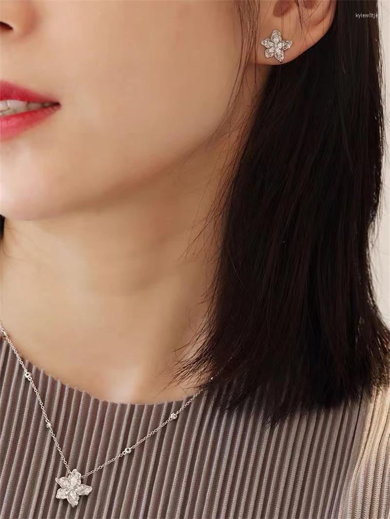 

Necklace Earrings Set Light Luxury Earring Design Sense Spring And Summer Snowflake Female All-match Girl Festival Clavicle Chain, Picture shown