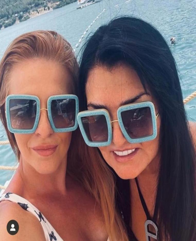 

Summer Sunglasses For Women Style AntiUltraviolet Cyclone Woman Sunglasses CRYSTAL Gray Lens Gold Metal Square Eyeglasses Random 3209955