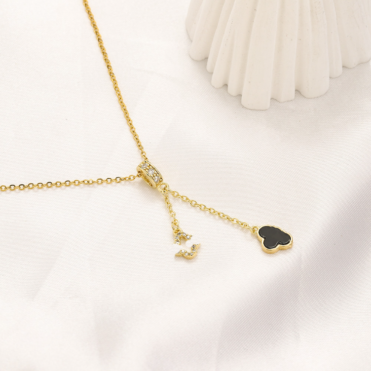 

Designer Necklaces 18K Gold Fashion Love Letter Pendant Necklace Spring Family Gifts Jewelry Long Chains Luxury Brand Choker Diamond jewelry wholesale ZG2267