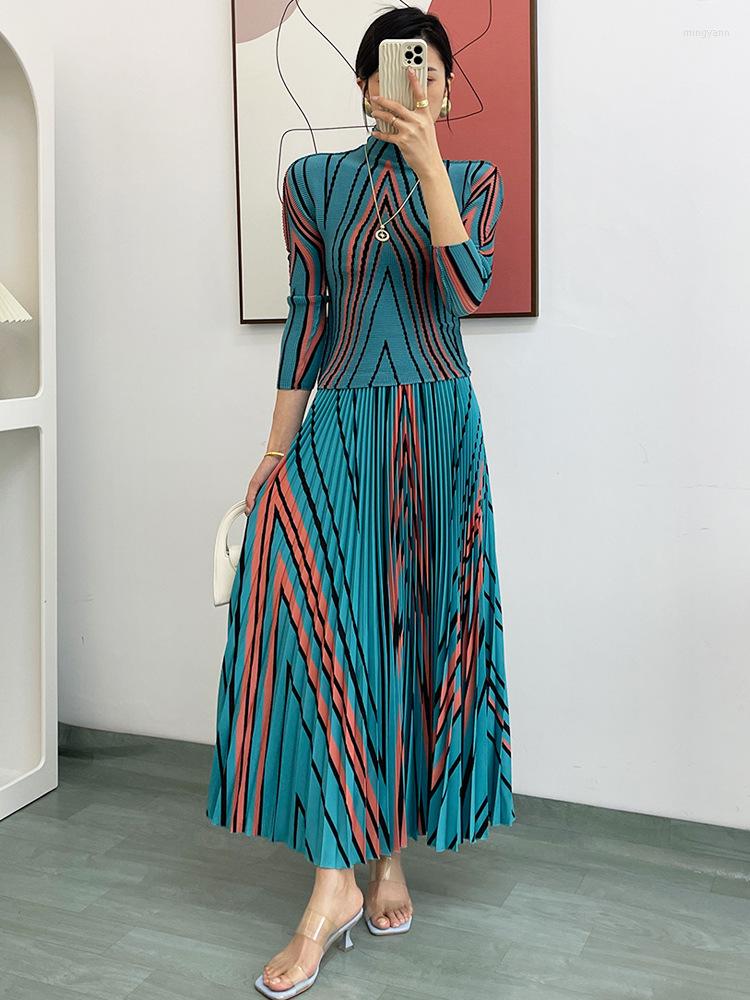 

Women's T Shirts Fashion Suit Skirt Women's Spring And Autumn Striped Pleated T-shirt Top Two-piece Set, Picture color