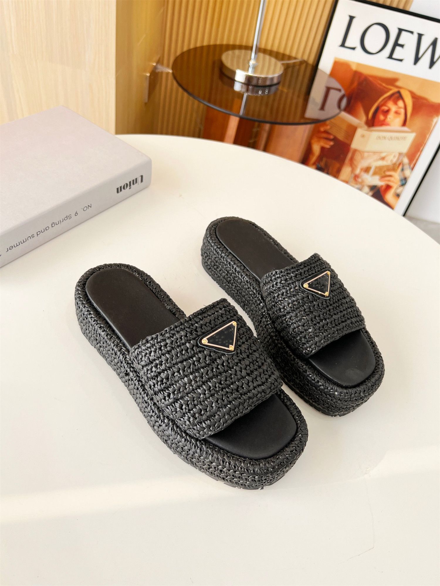 

2023 famous brand Beach slippers Classic Flat heel Summer Designer Fashion flops leather lady Slides women shoes Hotel Bath Ladies sexy Sandals 35-41, White
