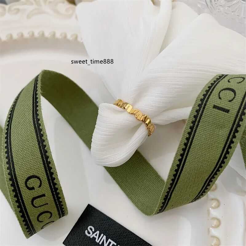 

2022 Geometric Floral Pattern Design Ring Brazil Russia Retro Fashion Personality Titanium Steel Gold Plated Ring for Women