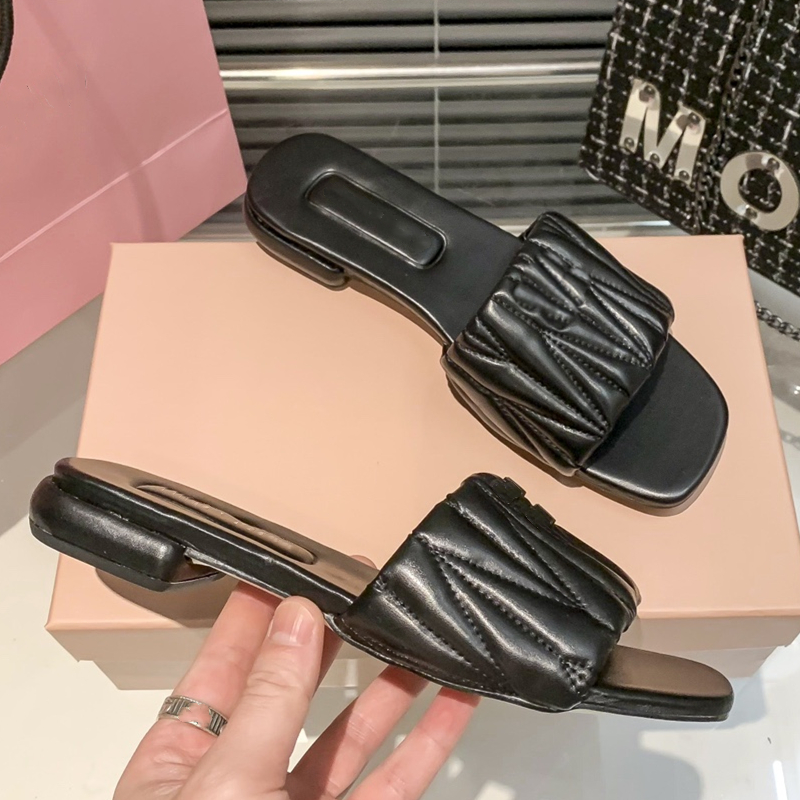 

Designer Women Fashion Female Slipper Soft Leather Rubber Anti slip Outdoor beach Slippers Wholesale Shower Room Novelty slides Flip Flops Flat Sandals 35-40