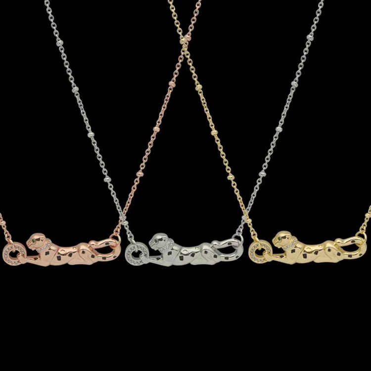 

Brand Luxury Crystal Leopard Pendant Necklace for Women's Fashion Classic Circle Diamond Necklace 18k Gold Titanium Steel Designer Necklace
