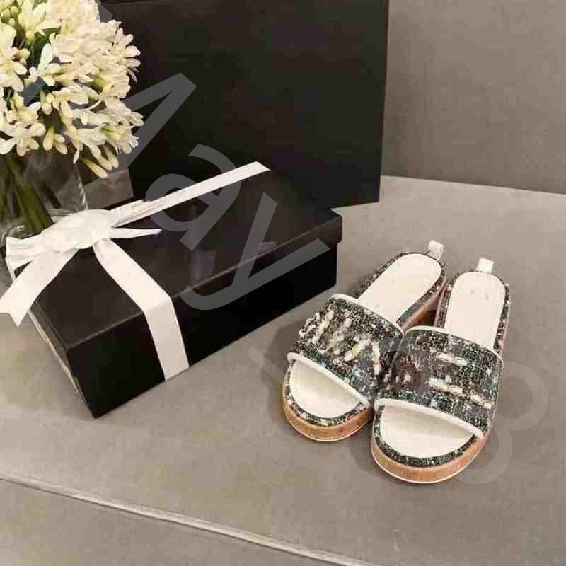 

Summer Slippers Trend Style High Appearance Level Thick-Bottomed embroidery Flip-Flops Women Outside Wear Light Luxury High-Quality Beach Roman Chunky Heel