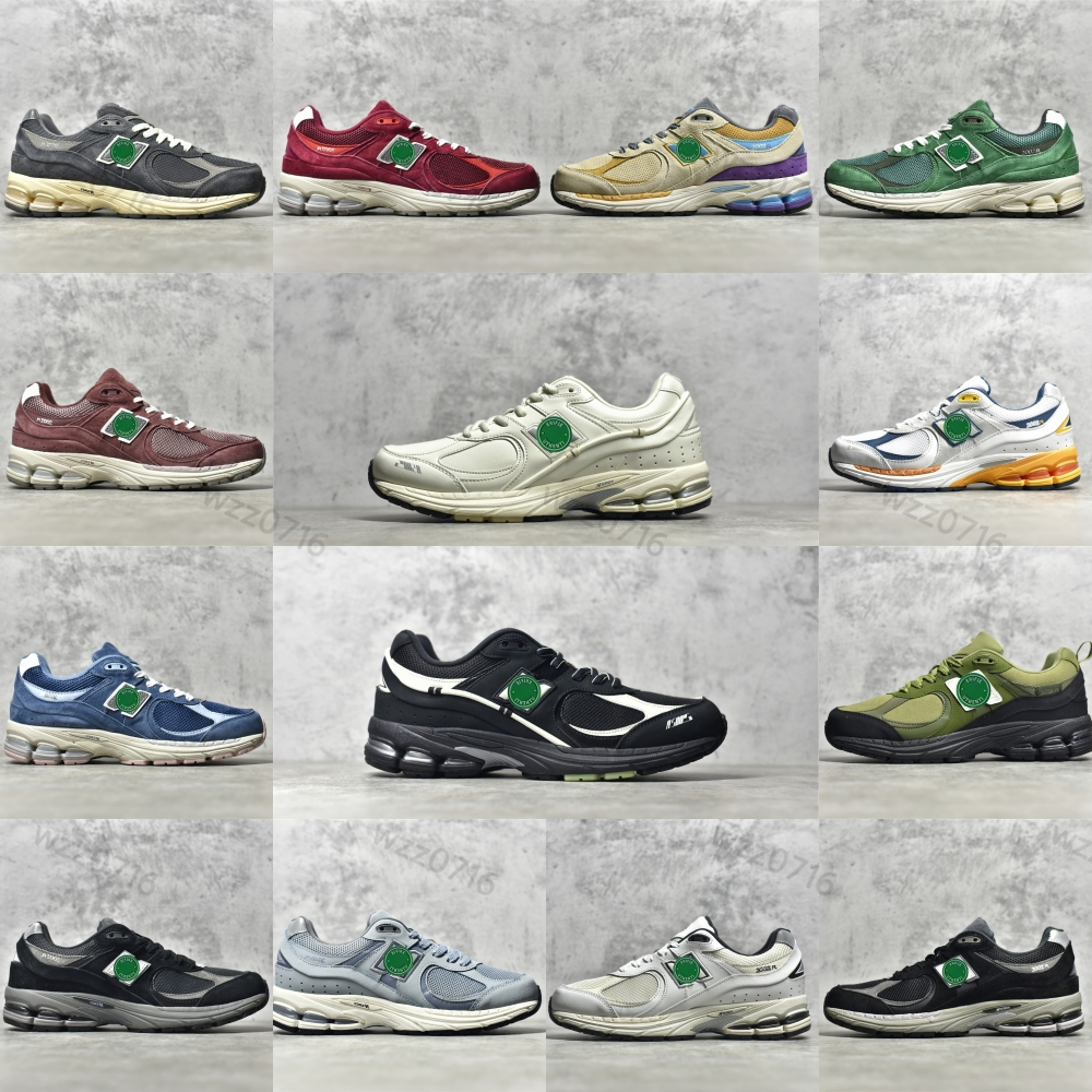 

Triple S Low-Top Running Shoes: Lightweight, Protective, and Stylish Sneakers for Men and Women