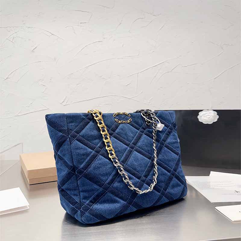 

Classic and Fashionable Womens Bag Makeup Box Handbag Brand Designer Hardware Metal Chain Backstrap Shoulder Bag Denim Ribbed Flip Quilted Bags 25x30cm