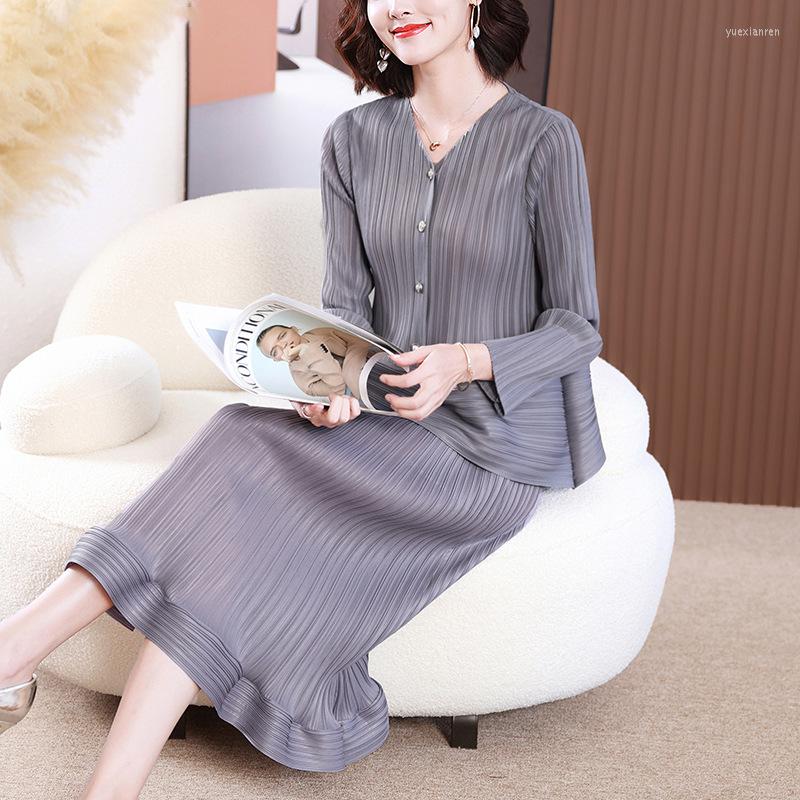 

Work Dresses Skirt Suits For Women 45-75kg Spring 2023 Fashion Stretch Loose Miyake Pleated Solid Color Long Sleeves V Neck Top, Green top skirt