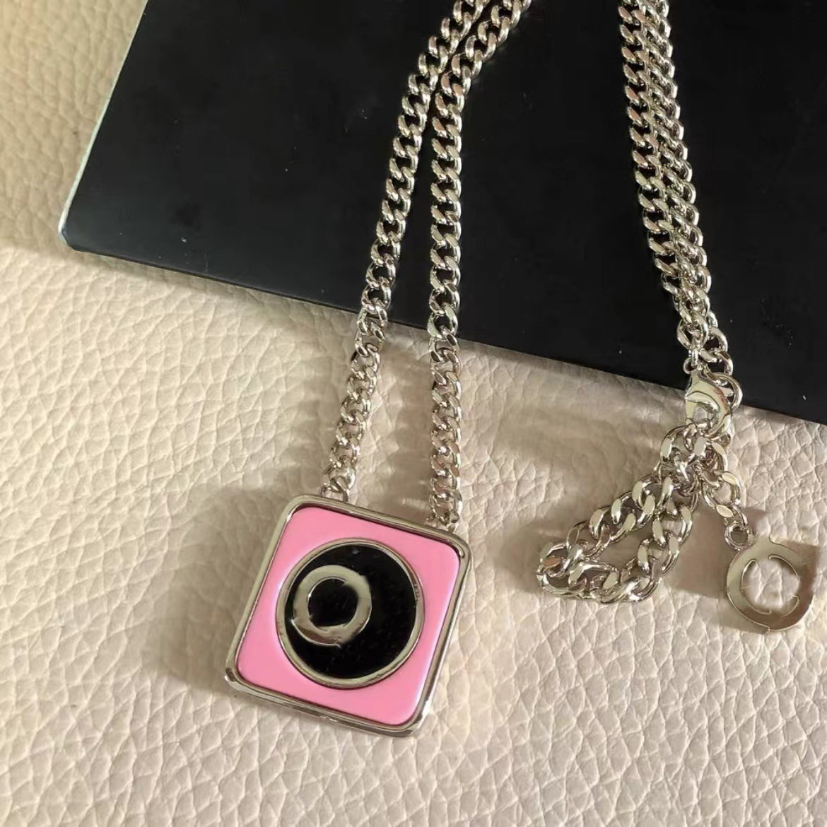 

Fashion Design Necklace 18K Gold Plated Stainless Steel Necklaces Choker Chain Letter Pendant Fashion Womens Wedding Jewelry Accessories