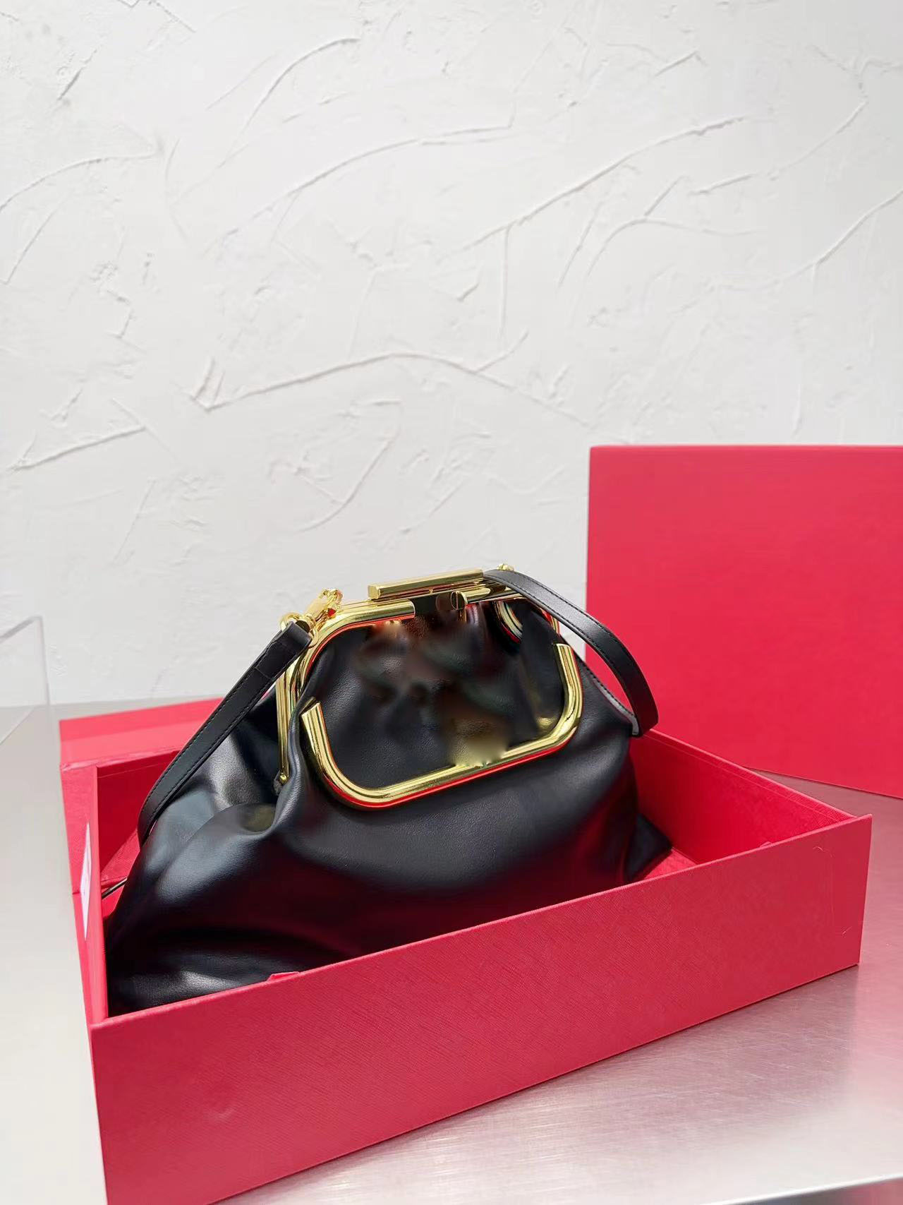 

New V-Mark Dumpling Shoulder Bag Crossbody Handbag for Women, Red