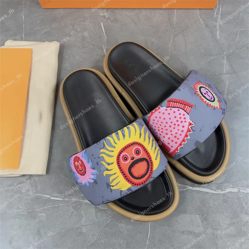 

Designer Slippers Pool Pillow Slipper Women Sunset Sandals Comfort Flats Padded Front Strap Slippers Fashionable Slide