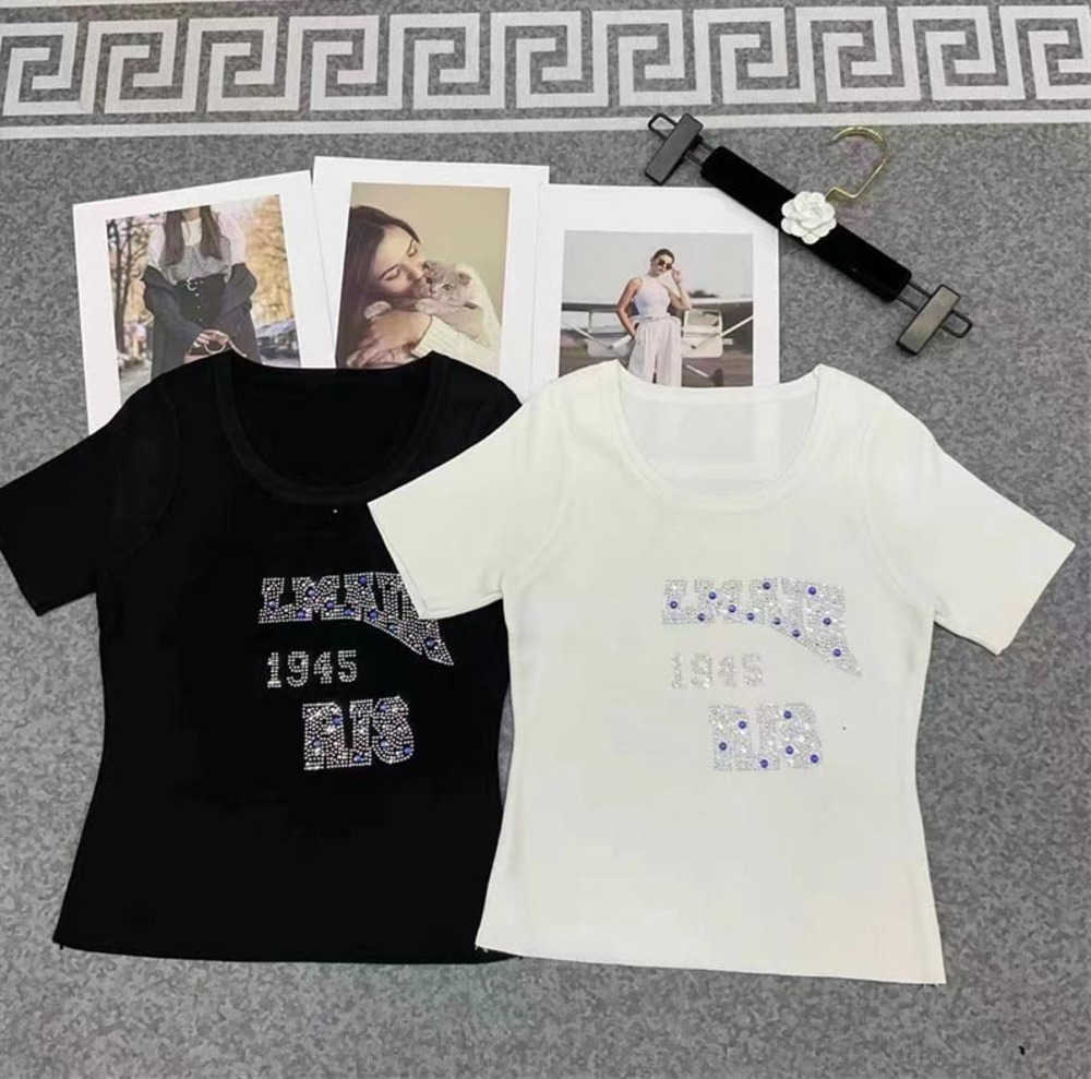 

Short Sleeve T-shirts Luxury Hot Drill Digital Letter Printing Soft White Tee Regular Version Classic Crewneck Design Pullover Knitted Tops Women Apparel 1970