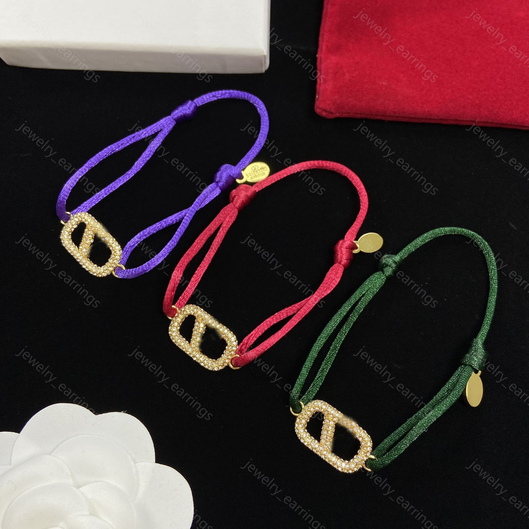

Luxurys Charm Bracelets Designers Rope Bracelet for Women Mens Pendant V Bangle Trend Fashion Studded Diamonds Love Bracelets Purple Pink Boutique Jewelry Box