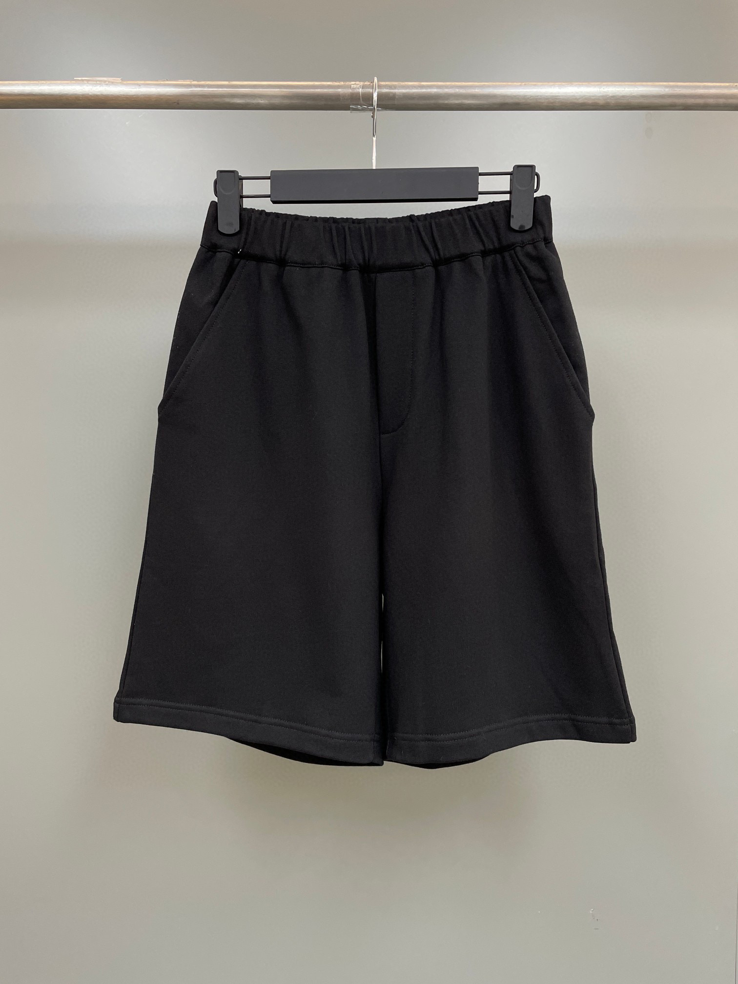 

23ss lastest triangle fashionable mens shorts, Black