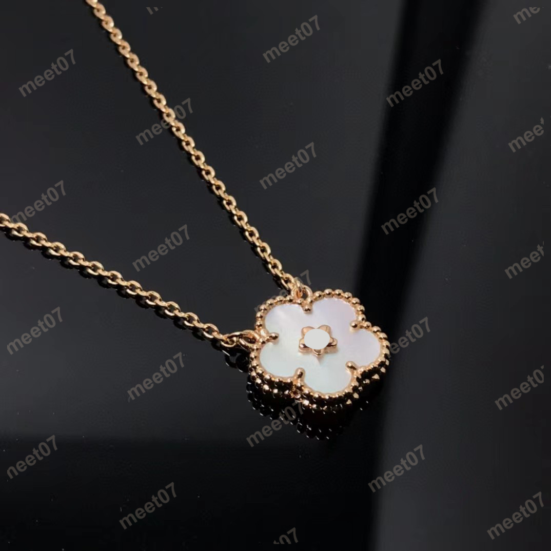 

spring hot designer flower Necklace mother of pearl Women Classic Designers Luxury designer jewelry Pendant lucky Necklaces for lady