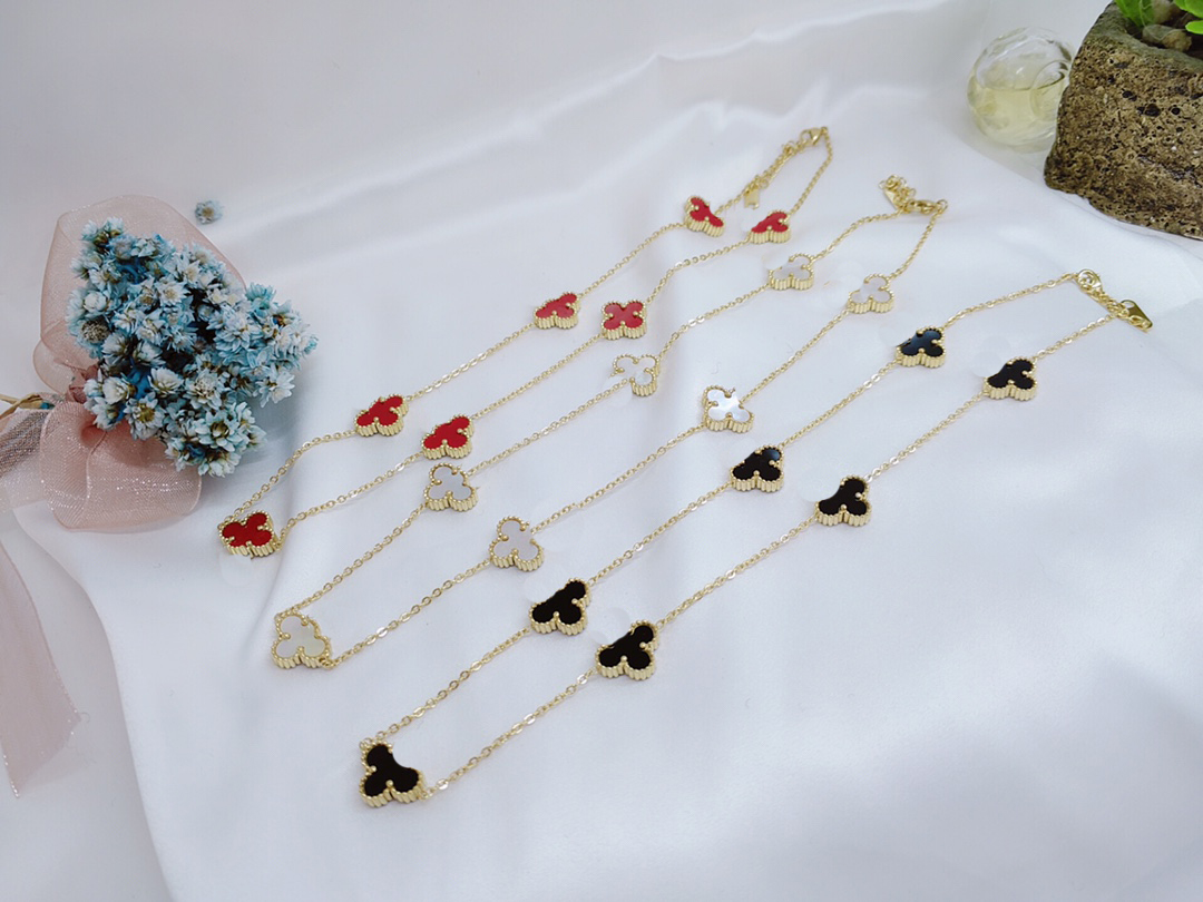 

Designer Pendant Necklace Luxury Love Flower Bracelet Women's Fashion Jewelry Choker 18K Gold Plated Necklace 2023 New Style Jewelry Wholesale