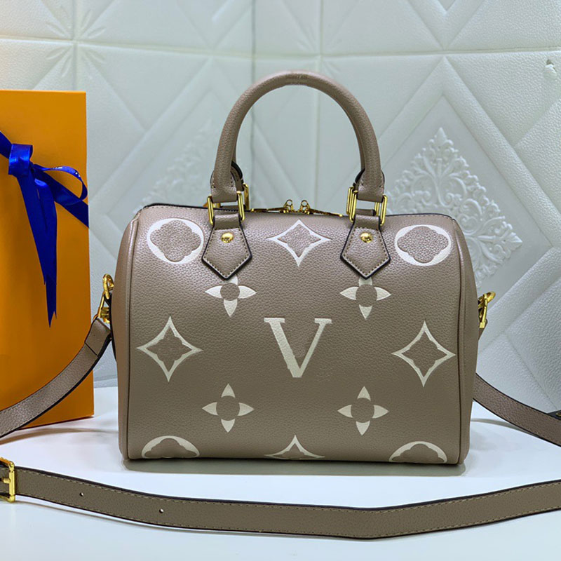 

Brand designer crossbody bag High quality genuine leather pillow shaped shoulder bag Fashion embossed oversized letter handbag Classic Sac Louisns Vuttones