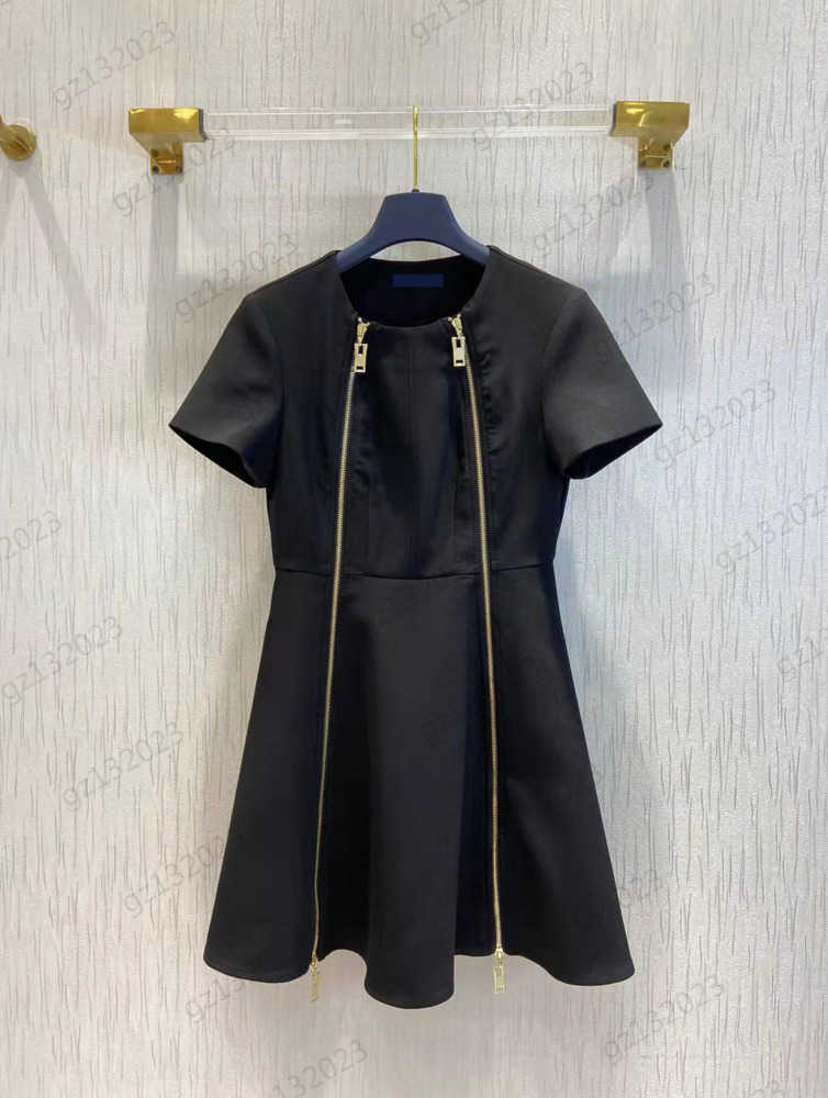 

Summer Dresses Metal Double Zipper Trim Crew-neck Short Sleeves Dress Corset Waist Cut Hemline Pleated Design Fashion Maxiskit Dresses For Woman 1970