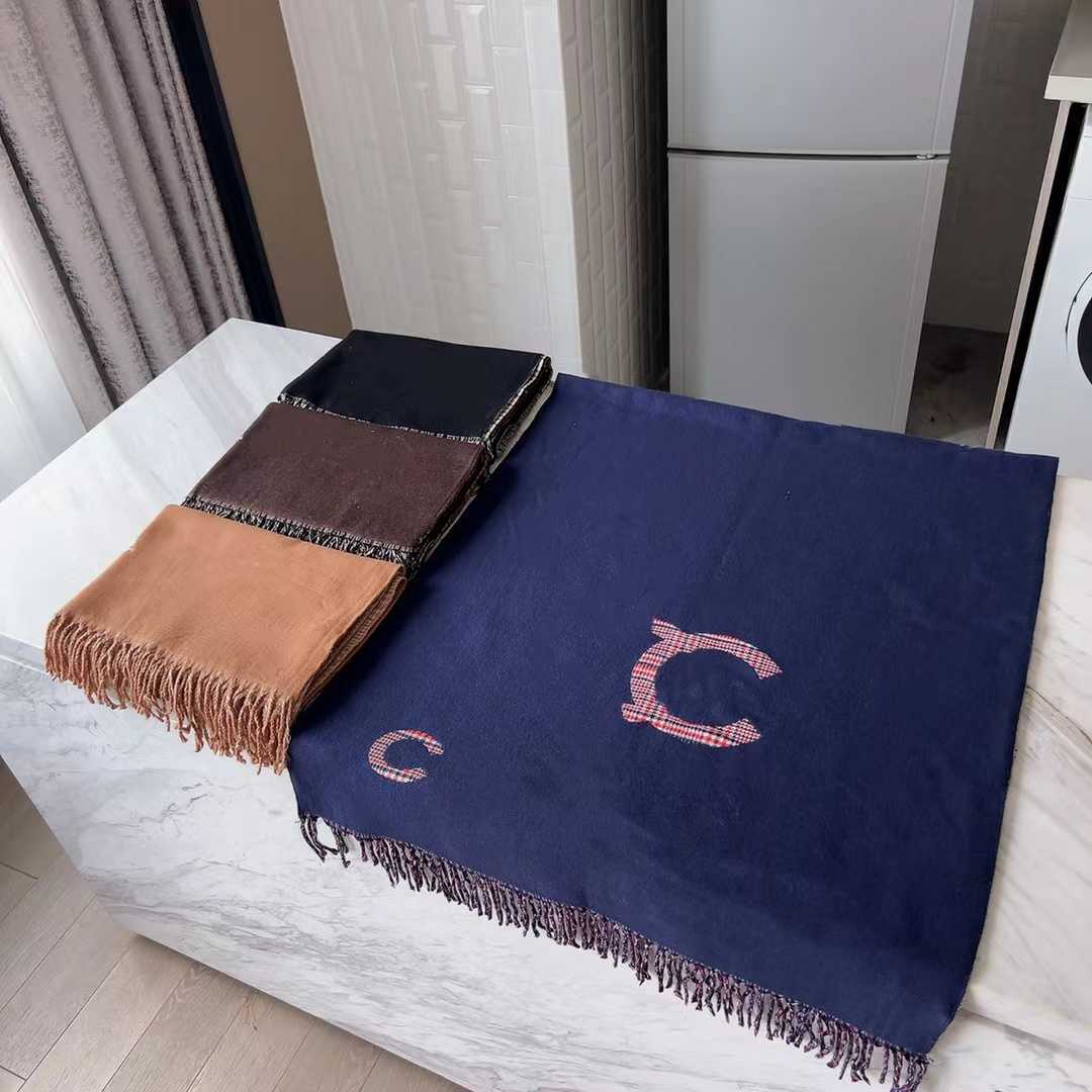 

High-end fabric cashmere scarf designer women's autumn and winter warm scarf outdoor long shawl bib fashion new style