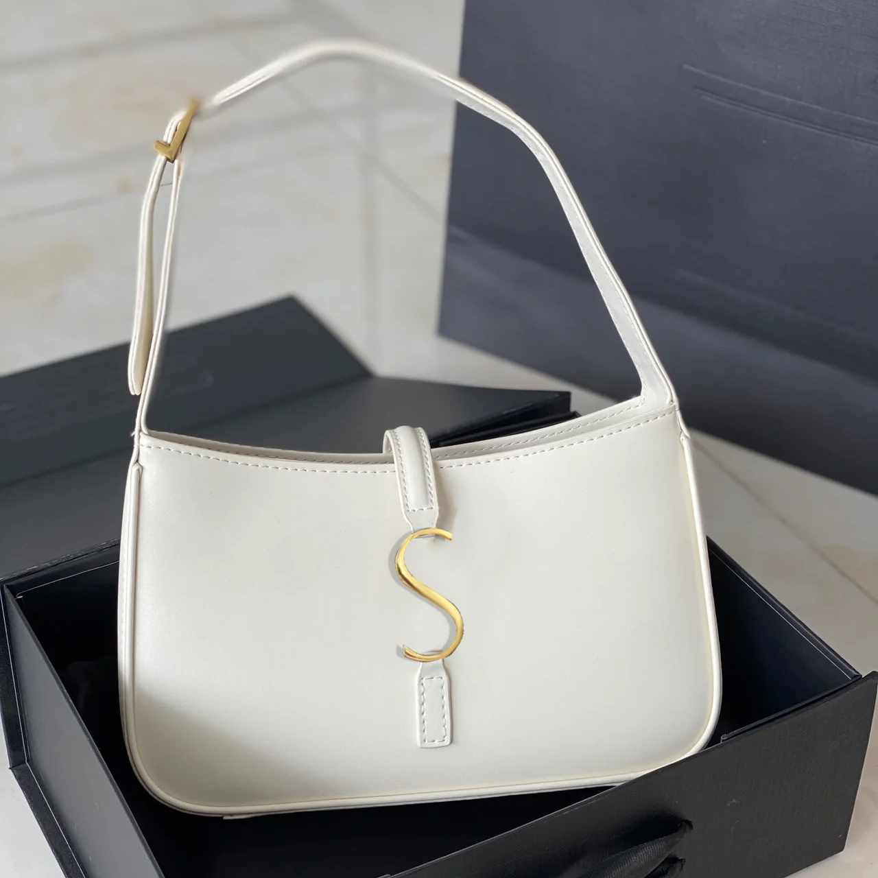 

le 5 A7 saddle Mans designer bag Womens purse Smooth Leather yslity shoulder bags Luxurys handbag Hobo underarm the tote bag Cleo Metal Hardware clutch CrossBody bags, White