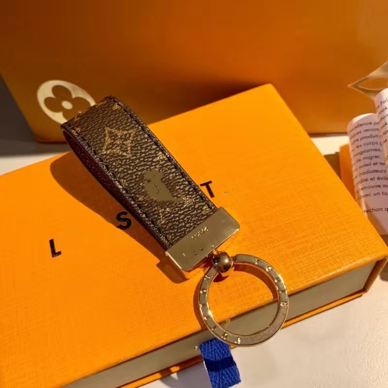 

Love VIVI 2023 High Quality Keychain Classic Exquisite Luxury Designer Car Keyring Zinc Alloy Letter Unisex Lanyard Gold Black Metal Small Jewelry