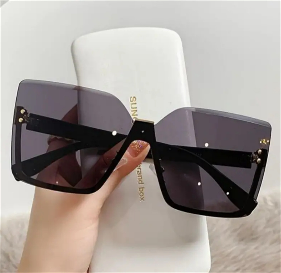 

Cool sunglasses for women, borderless oversized fashionable sunglasses, fashionable and effective protection of eyes from ultraviolet radiation