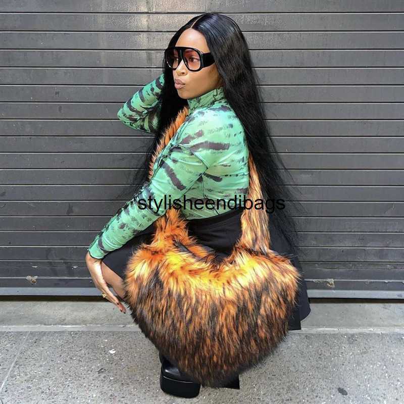 

stylisheendibags Faux Fur Winter Women Handbags Cute Plush Ladies Heart Shaped Shoulder Bag Cute Female Clutch Purse Love Handbags Messenger Bag