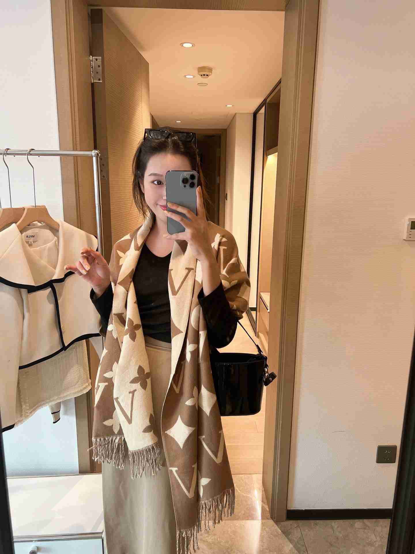 

Fashion cashmere scarf double-sided and double-color warm autumn and winter versatile style