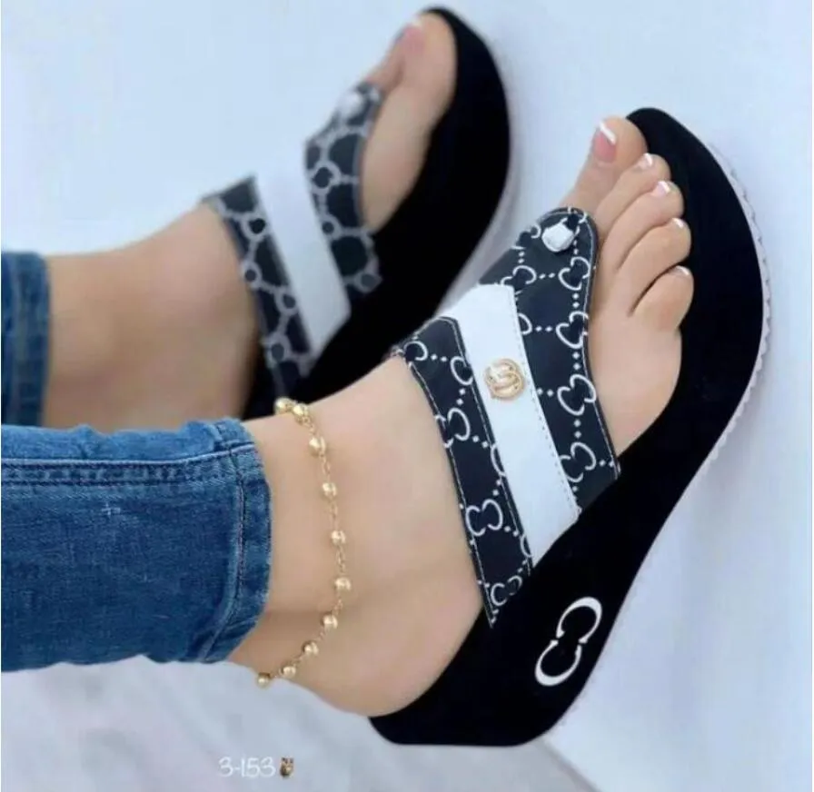 

2023 Luxury Fashion Designer Sandals Flat Slippers with Summer Outdoor Floor Slide Wedge Sandals Lady Letters Cowboy Classic Women Beach Shoes 36-43, Red