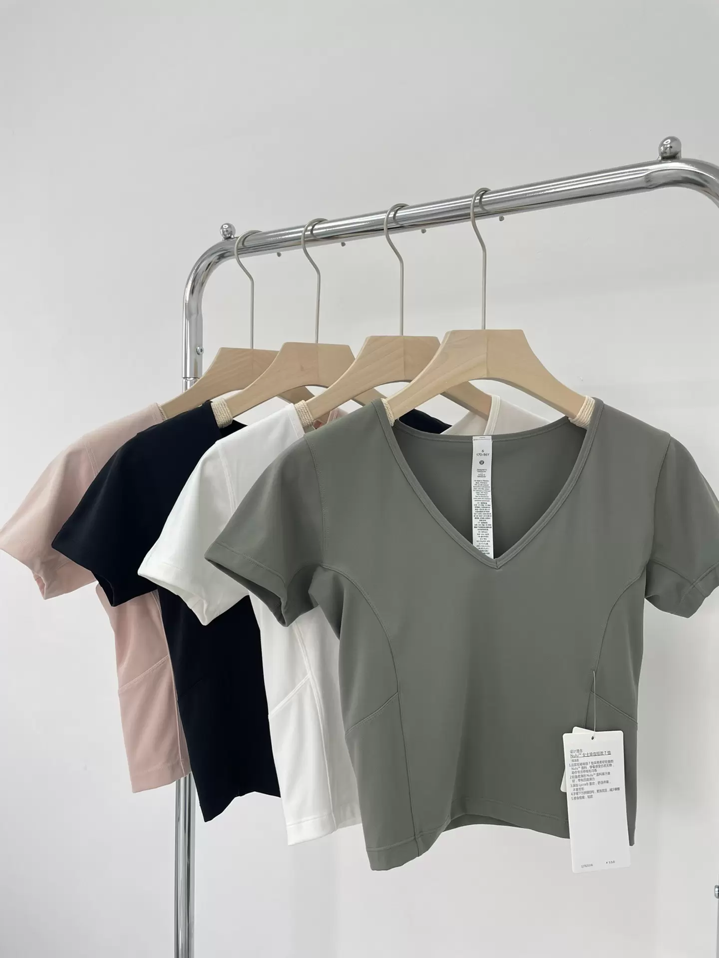 

Womens T-Shirts Tops Tees Designer Tracksuit Women Yoga Wear Big V-neck Sports Fitness Tight Short Sleeve Nude Breathable Shorts T-shirt vhN, With o