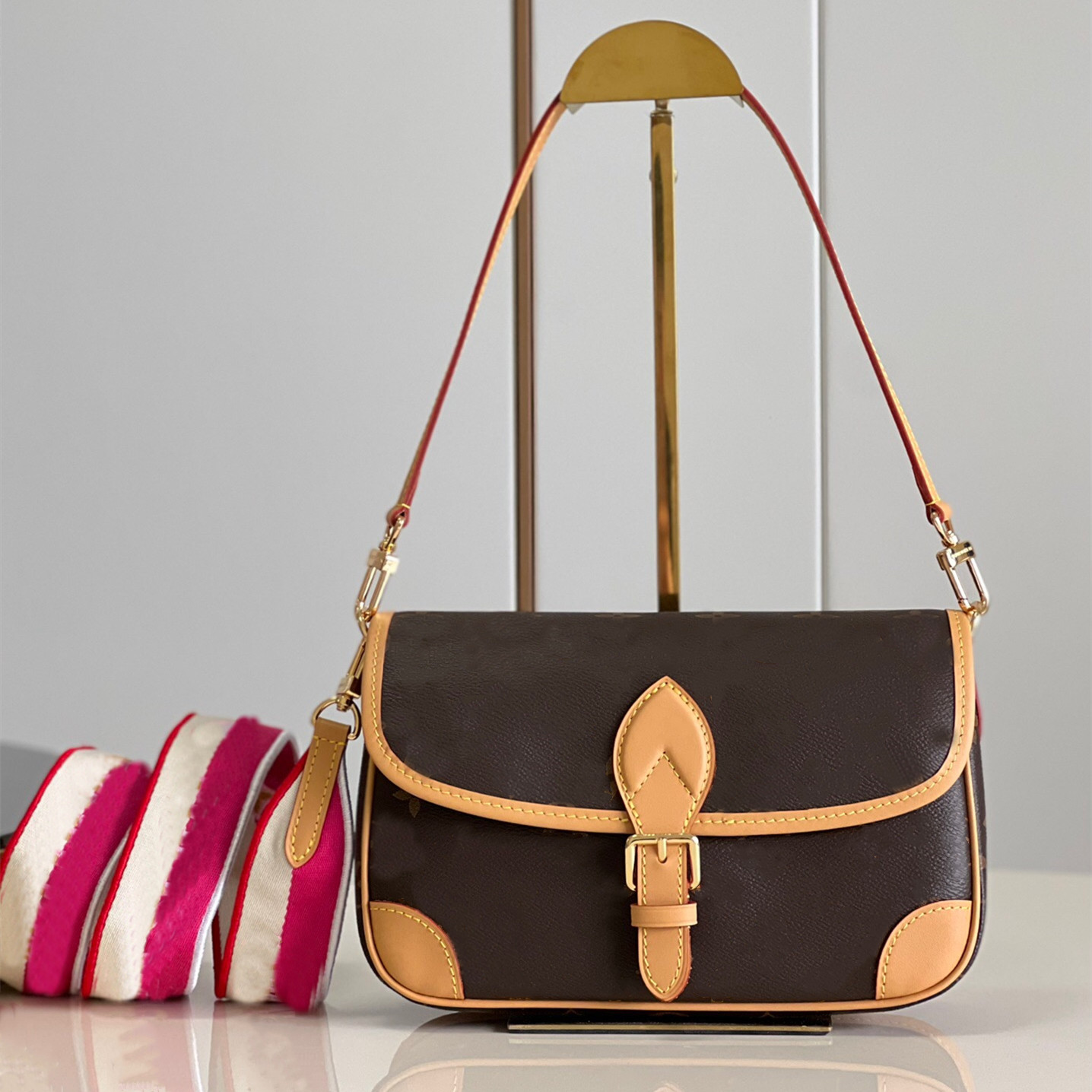 

Diane Handbag luxury designer 25cm women shoulder underarm cross body bag Satchel lady vintagedesign sacoche fashion Classic M46049 M45985 M46386 M46388, 25*9*15cm