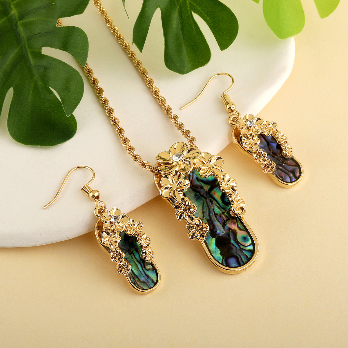 

Hawaiian Design Slippers Jewelry Sets Flip Flops Abalone Shell Earrings and Necklace Sets for Women, Golden