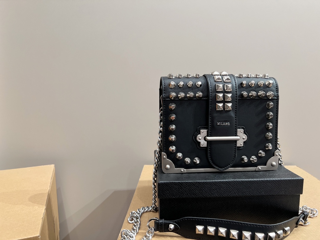 

Fashion Brand Bag Willow Nail Chain Bag Crossbody Bag Designer Women's Handbag Shoulder Bag Genuine Leather Quality, Black