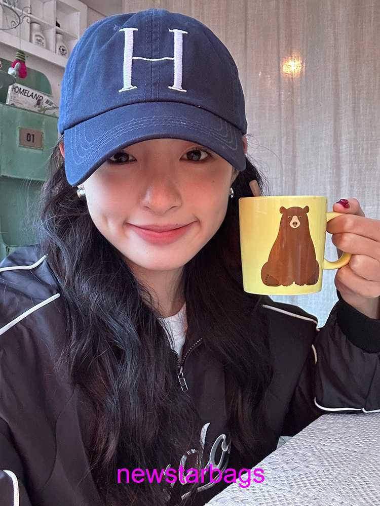 

Original edition Designer Herms Hat for sale Spring and summer casual versatile embroidered letter H baseball cap women with small face plain, Navy