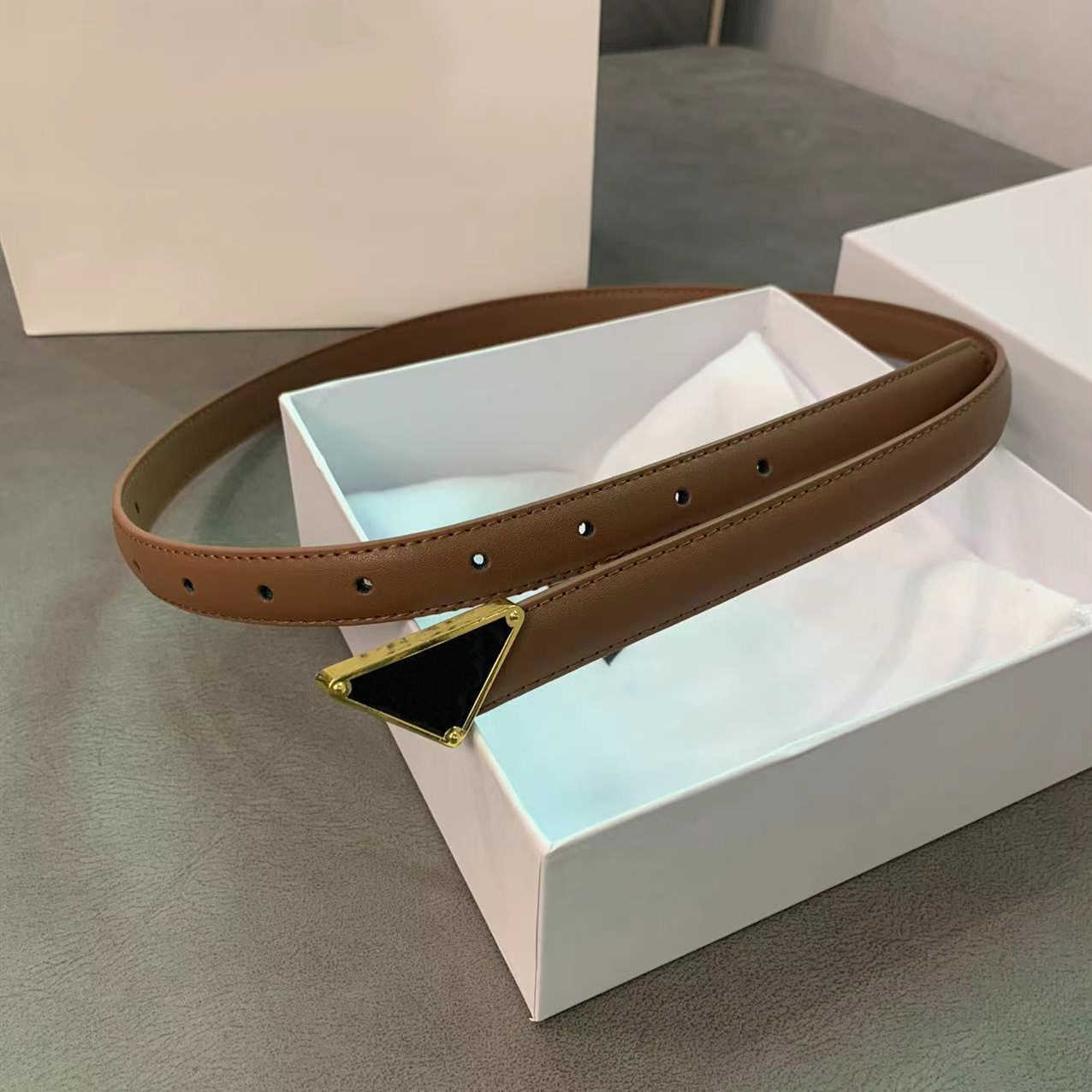 

Fashion Belts Genuine Leather Men Women Designers Classic Letter Buckle Popular Jeans Girdle Coat Waist Belt Dress Waistband Width 1.8cm With Original Box, Figure