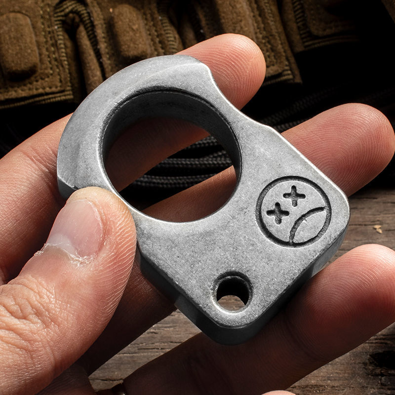 

1PC Alloy Steel Outdoor Survival Tool EDC Tactical Tool Portable Multifunctional Protect Knuckles Ring Pendant Ring Hand Decorat