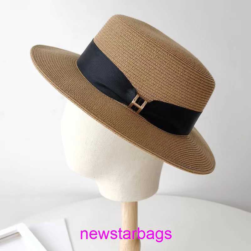 

Original edition Designer Herms Hat for sale Summer outing with sun shading and facial display French style metal buckle flat top straw hat female beach photo gi T310, Black4