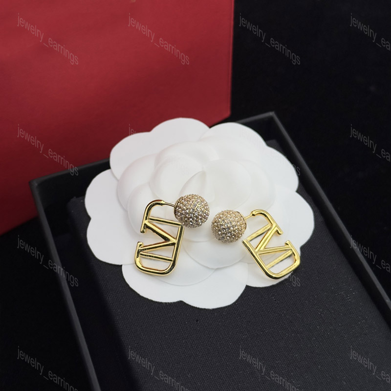 

Pearl Stud Earrings Designer for Women Mens Luxury Jewelry Gold Love Earring Shape Crystal Dangle Double V Letter 925s Silver Jewelry Classic Wedding with Box