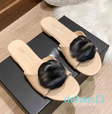 

2023 Flat Bottom Slippers Women Outside Wear Fragrant Camellia Low Heel Sandals, White
