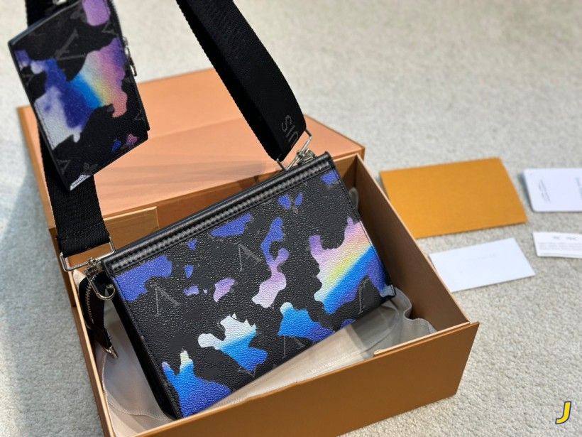 

Designer purses Shoulder Bags monograms Genuine Leather men POCHETTE VOYAGE handbag travel toiletry pouch mens clutch bag women cosmetic bag, Color 1