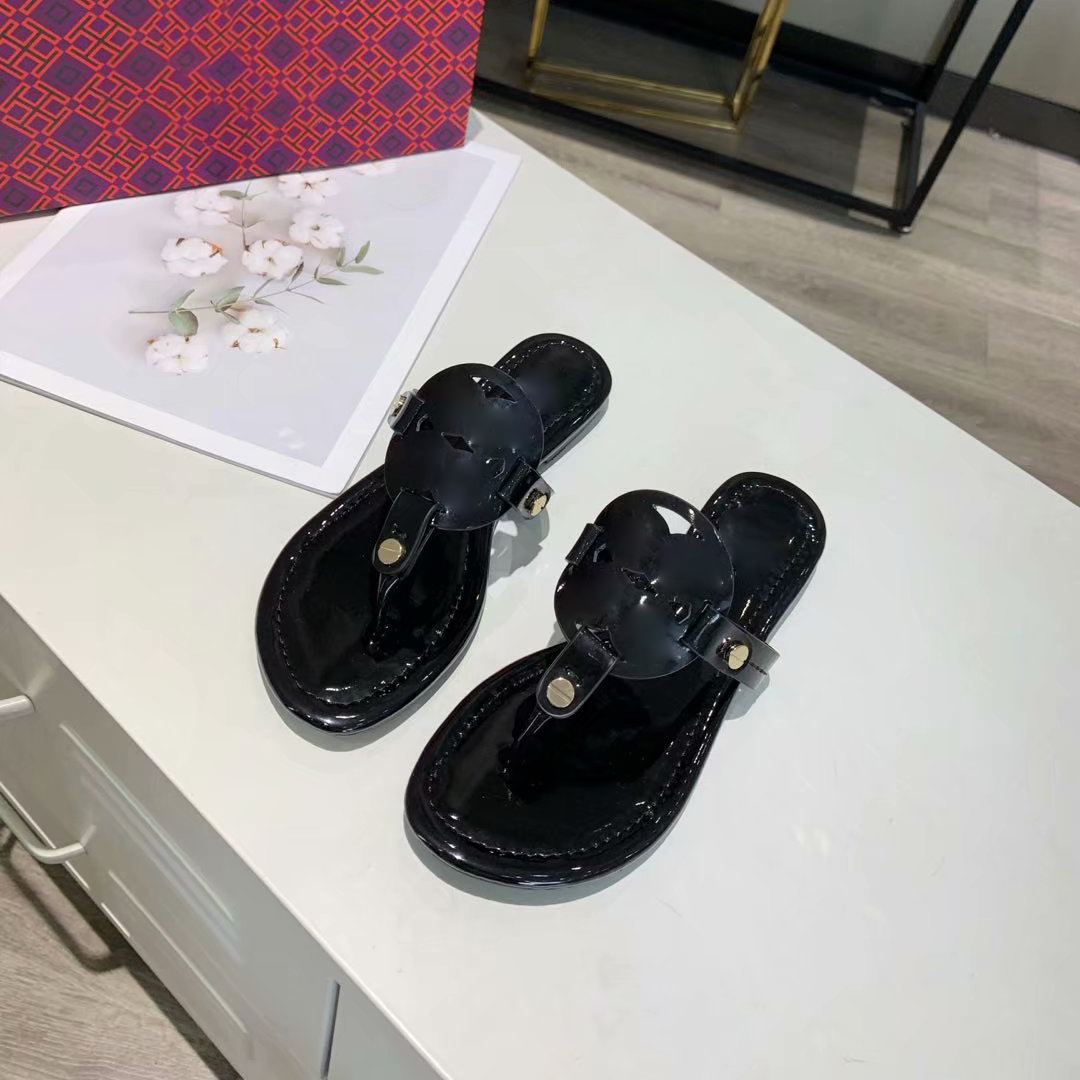Pantoufles de créateurs Clip Toe Femme Sandales Sliders Designer pour femmes Diapositives Tongs Appartements Diapositives Chaussures de plage d'é